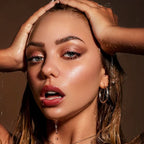 Applicare 10 pezzi di eyeliner colorato