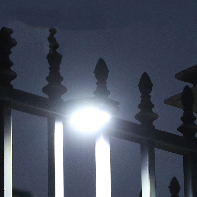 🌿 Lampada solare con clip e sensore di movimento: prendine 2 ora e ricevine 1 gratis! Perfetta per la casa, il balcone e la terrazza! 🏡✨