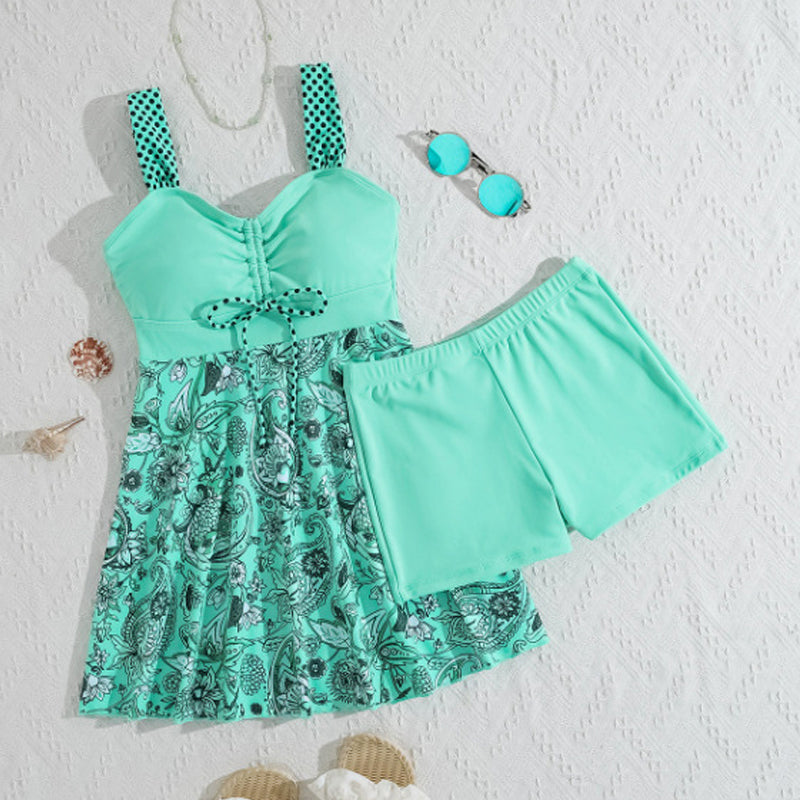 Top con fasce e comodi pantaloncini da bagno: badpak in tweed