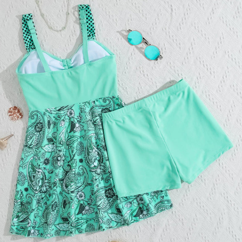 Top con fasce e comodi pantaloncini da bagno: badpak in tweed